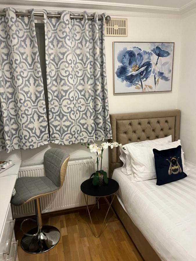 רויסליפ Tj Homes - Double Room With Single Bed - 3 Min To Tube Station - London מראה חיצוני תמונה